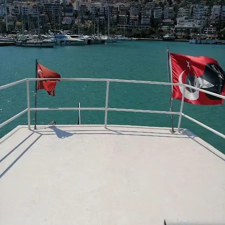 Tekne Che Bateau-hôtel Finike