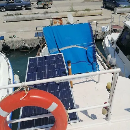 Tekne Che Bateau-hôtel Finike